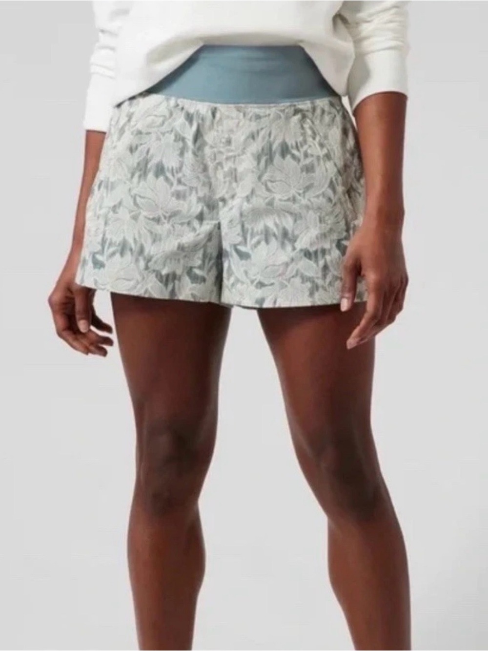 Athleta Size 8 Trekkie North Printed Shorts Ethereal Bloom Magnolia White Lace